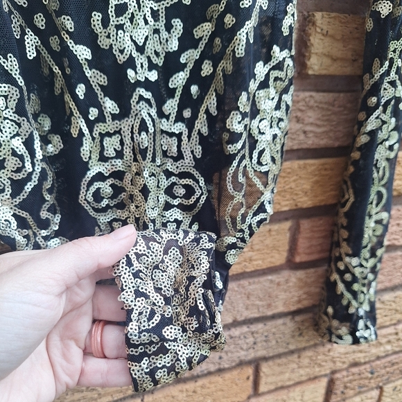 Elegant Black and Gold Sequined Medium Bodysuit - Picture 2 of 7